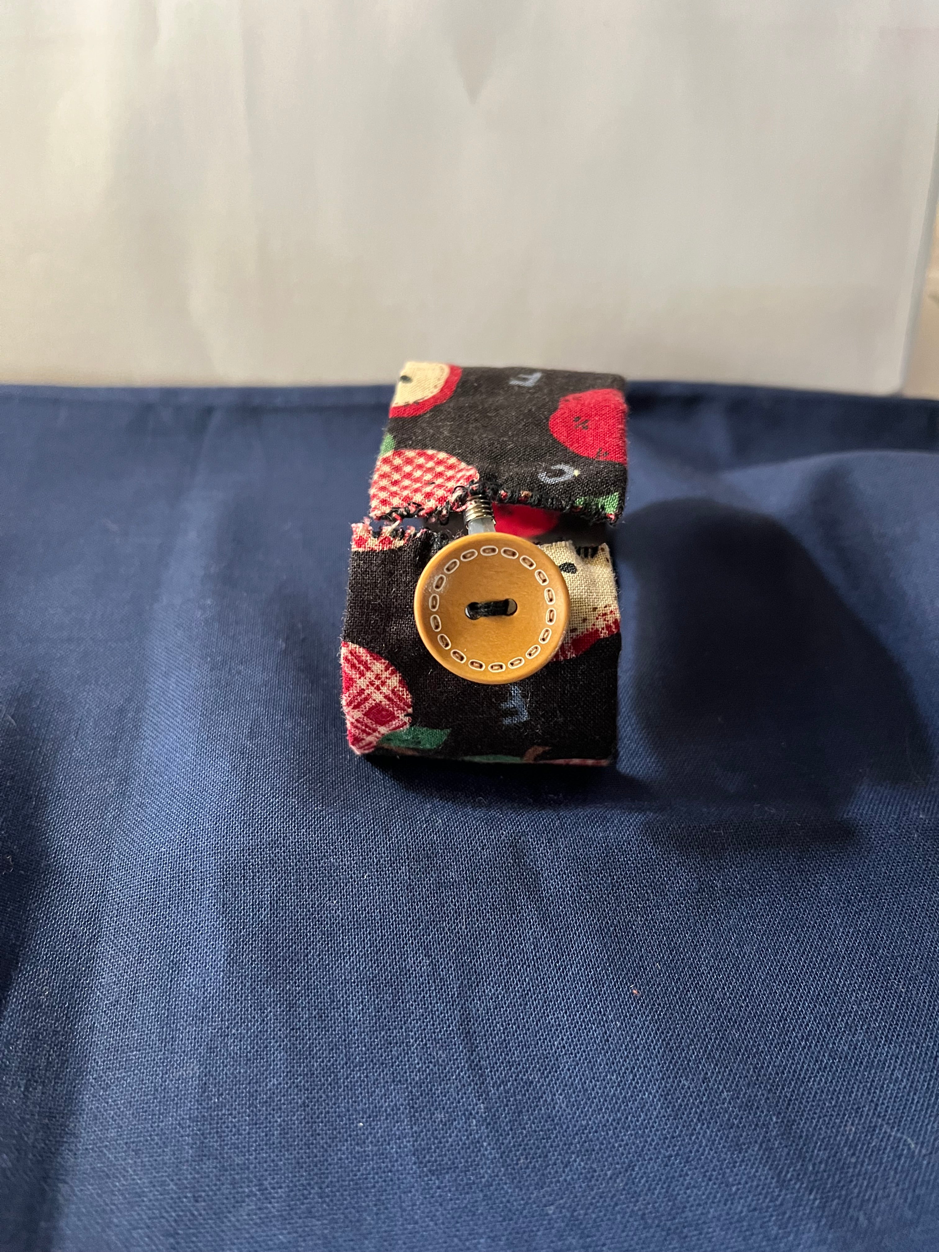 Applesauce wrap bracelet button detail